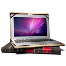 Antik könyv MacBook Air-ből